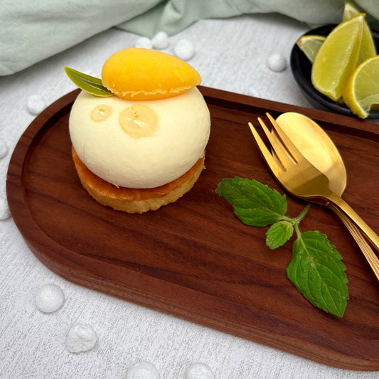 Limoncellomousse met cremeux van citroen op biscuit van witte chocolade