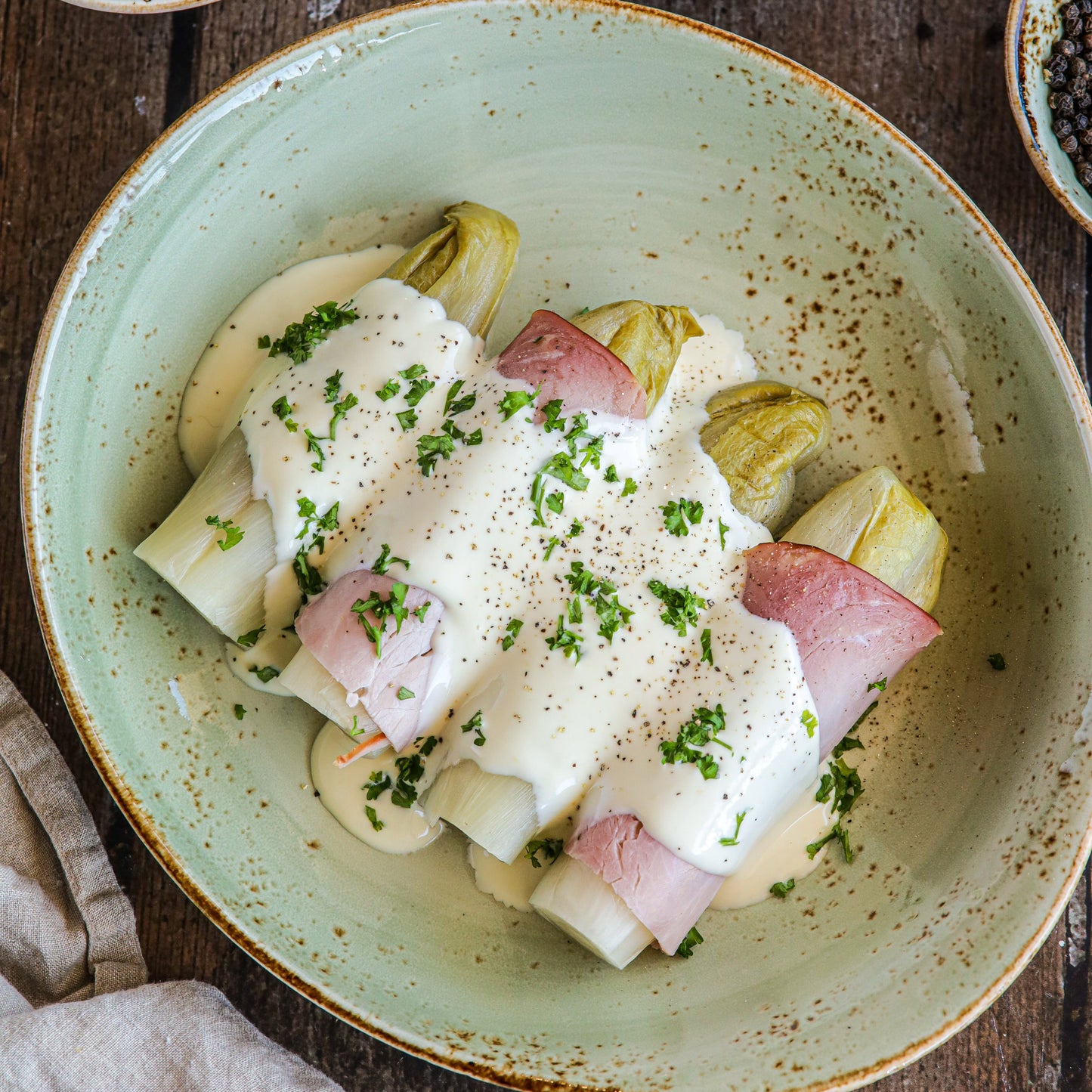 Witlofrolletjes met ham en kaassaus 4 stuks
