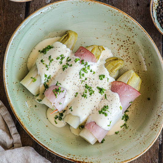 Witlofrolletjes met ham en kaassaus 4 stuks